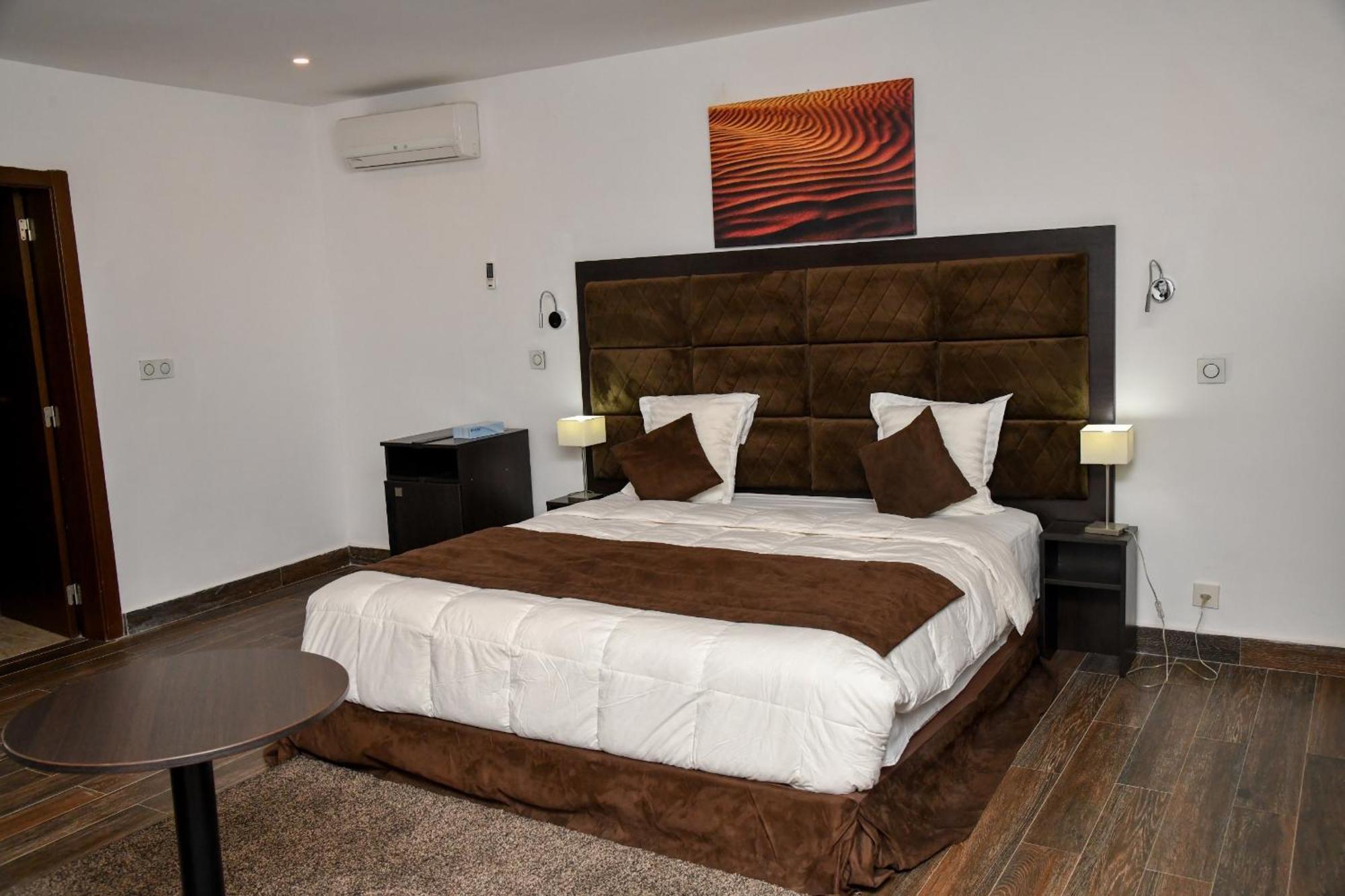 Quatre Saisons Hotel นูแอกชอต ภายนอก รูปภาพ
