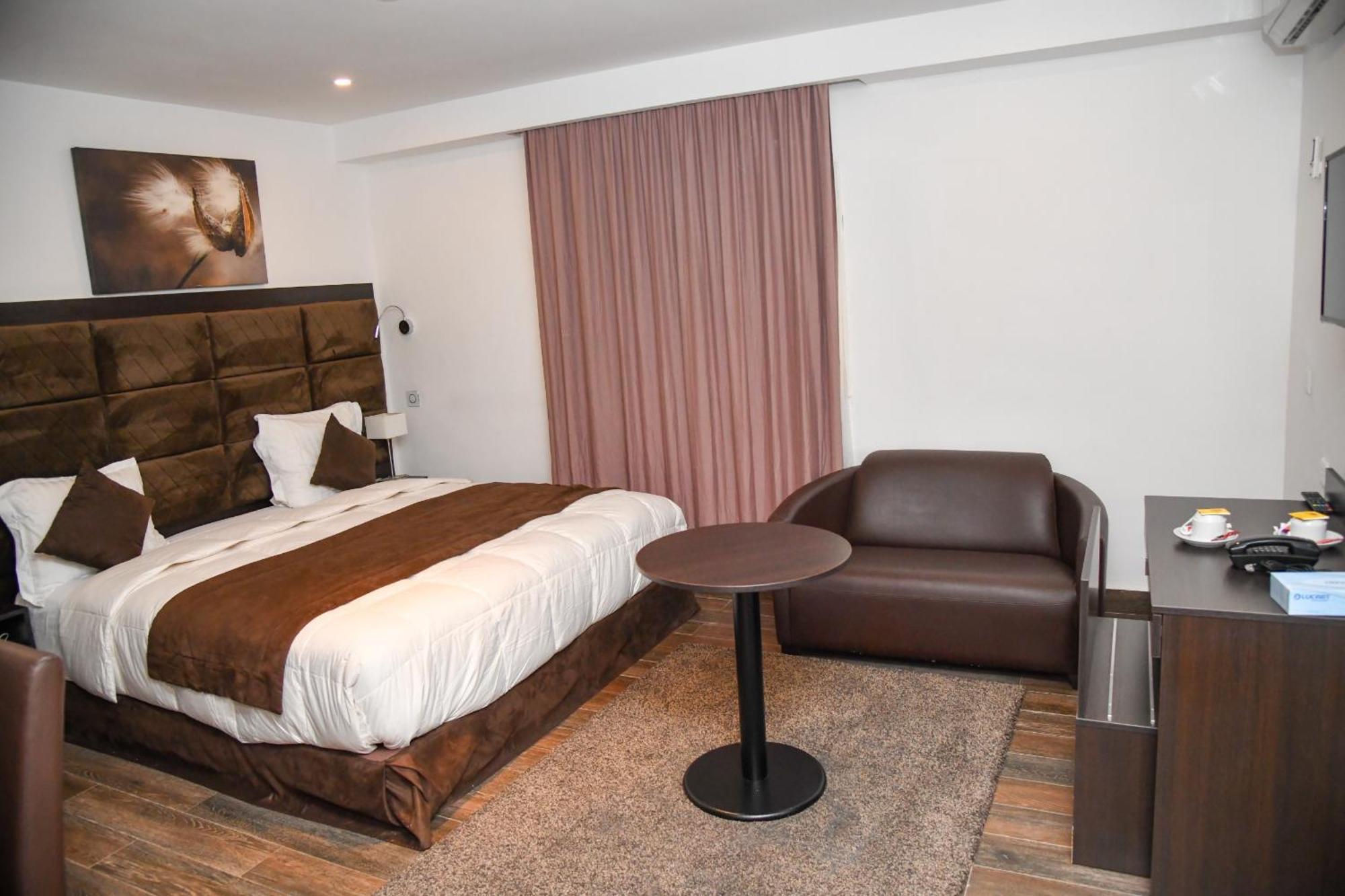 Quatre Saisons Hotel นูแอกชอต ภายนอก รูปภาพ