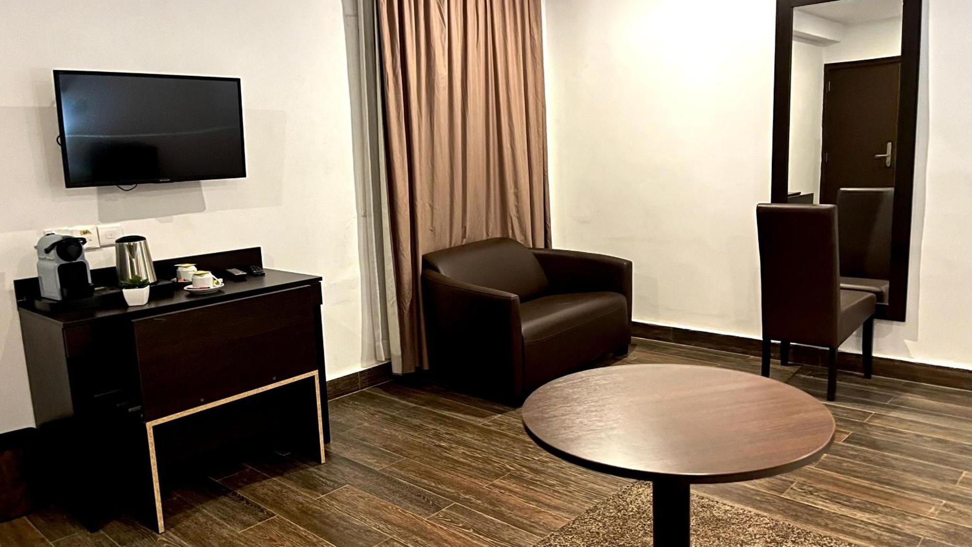 Quatre Saisons Hotel นูแอกชอต ภายนอก รูปภาพ